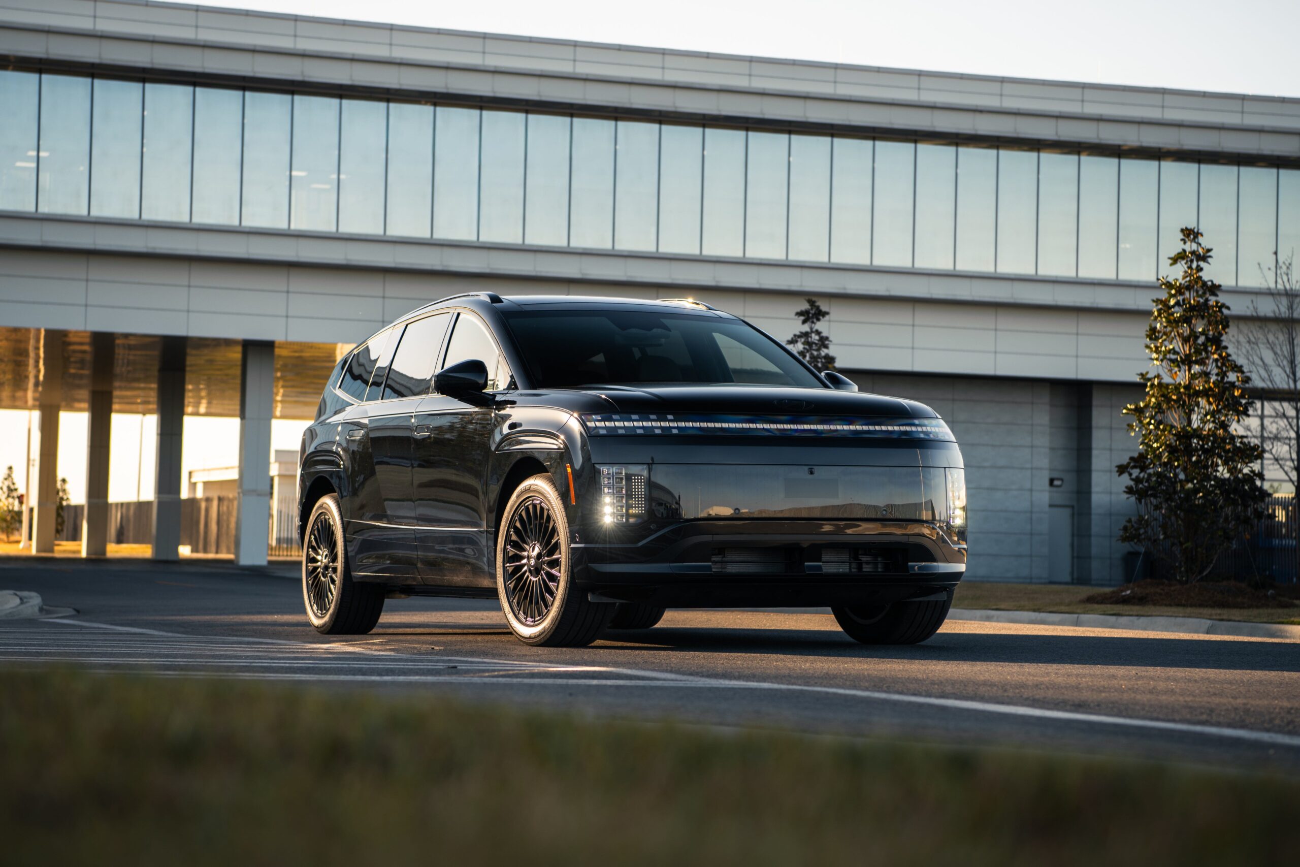 2027 Hyundai Ioniq 9 Black Ink Edition Is a Stealthy Electric Family SUV
