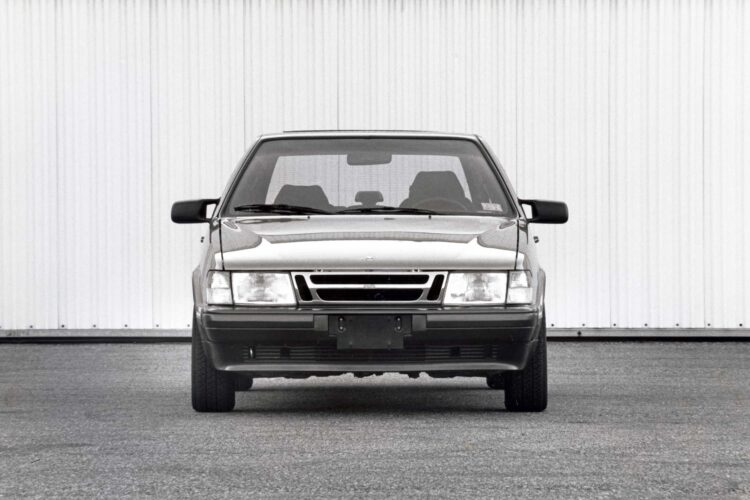 Tested: 1987 Saab 9000S Takes Two Steps Back on Purpose