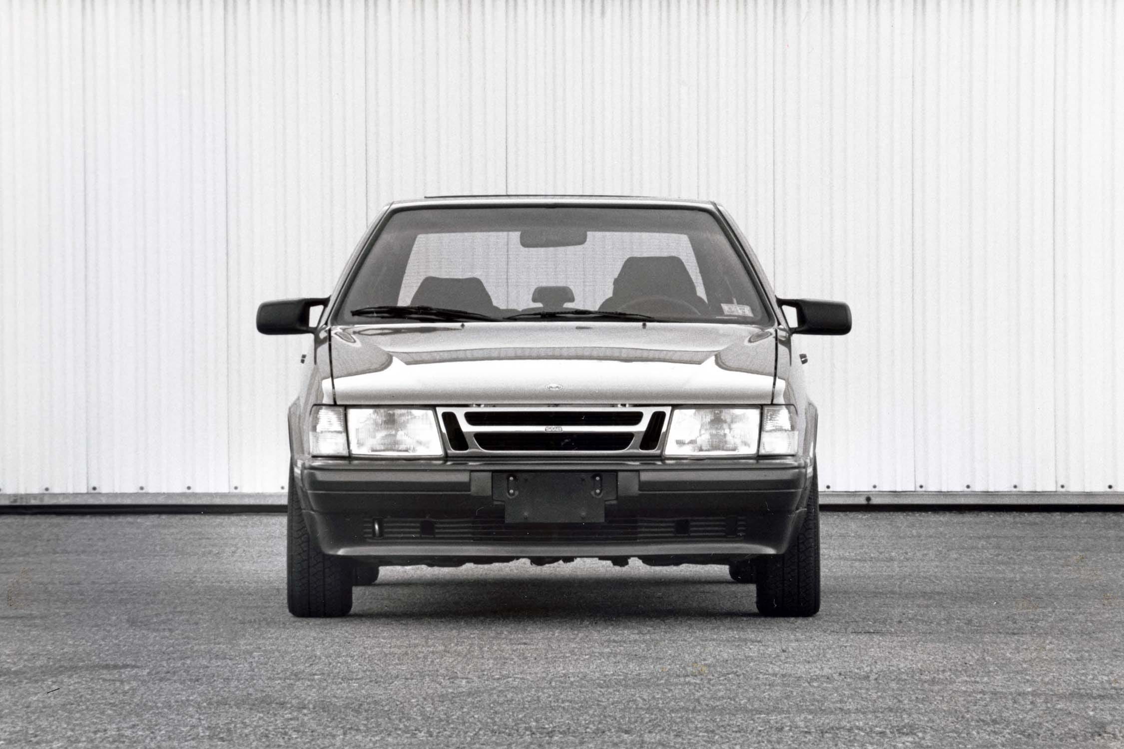 View Photos of the 1987 Saab 9000S