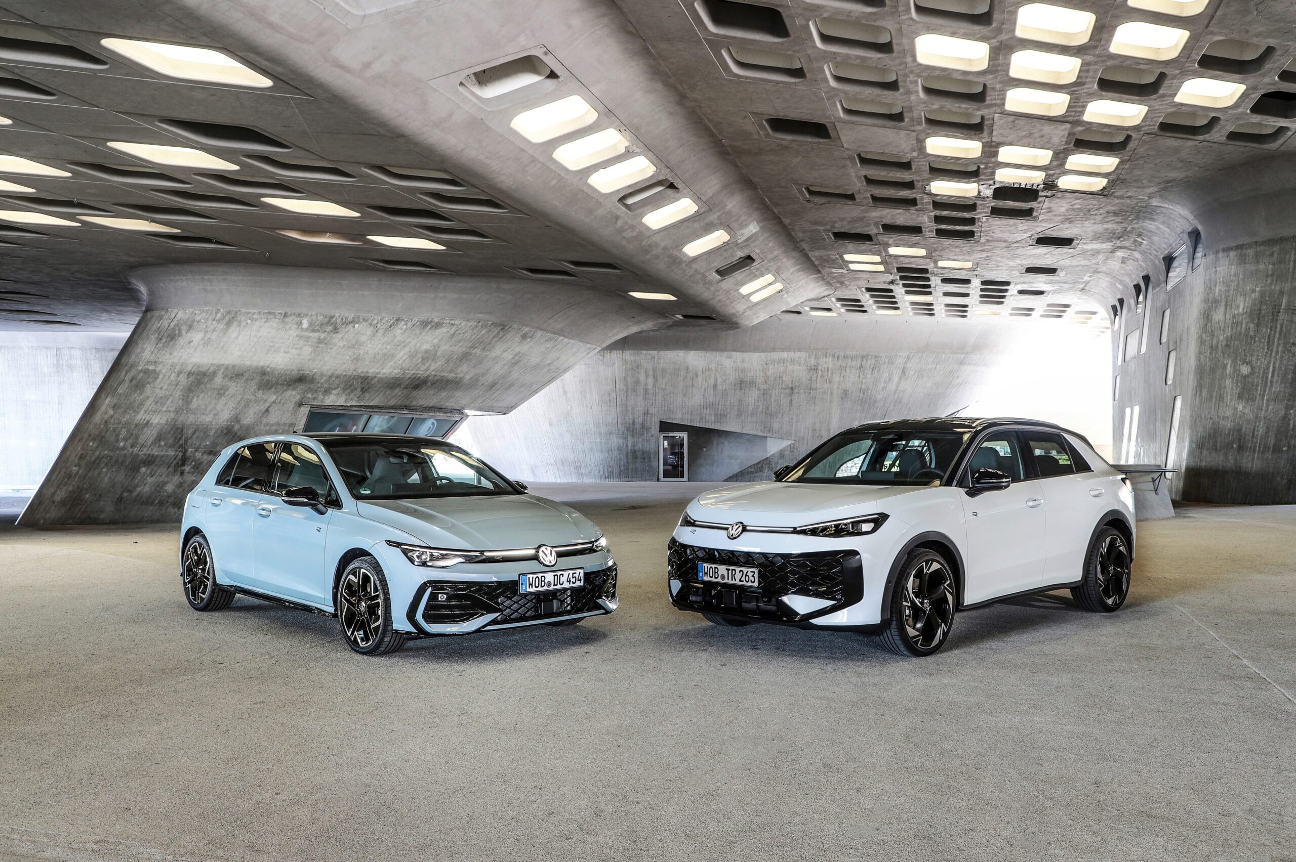 Volkswagen Reveals Hybrid Golf Hatchback for Europe