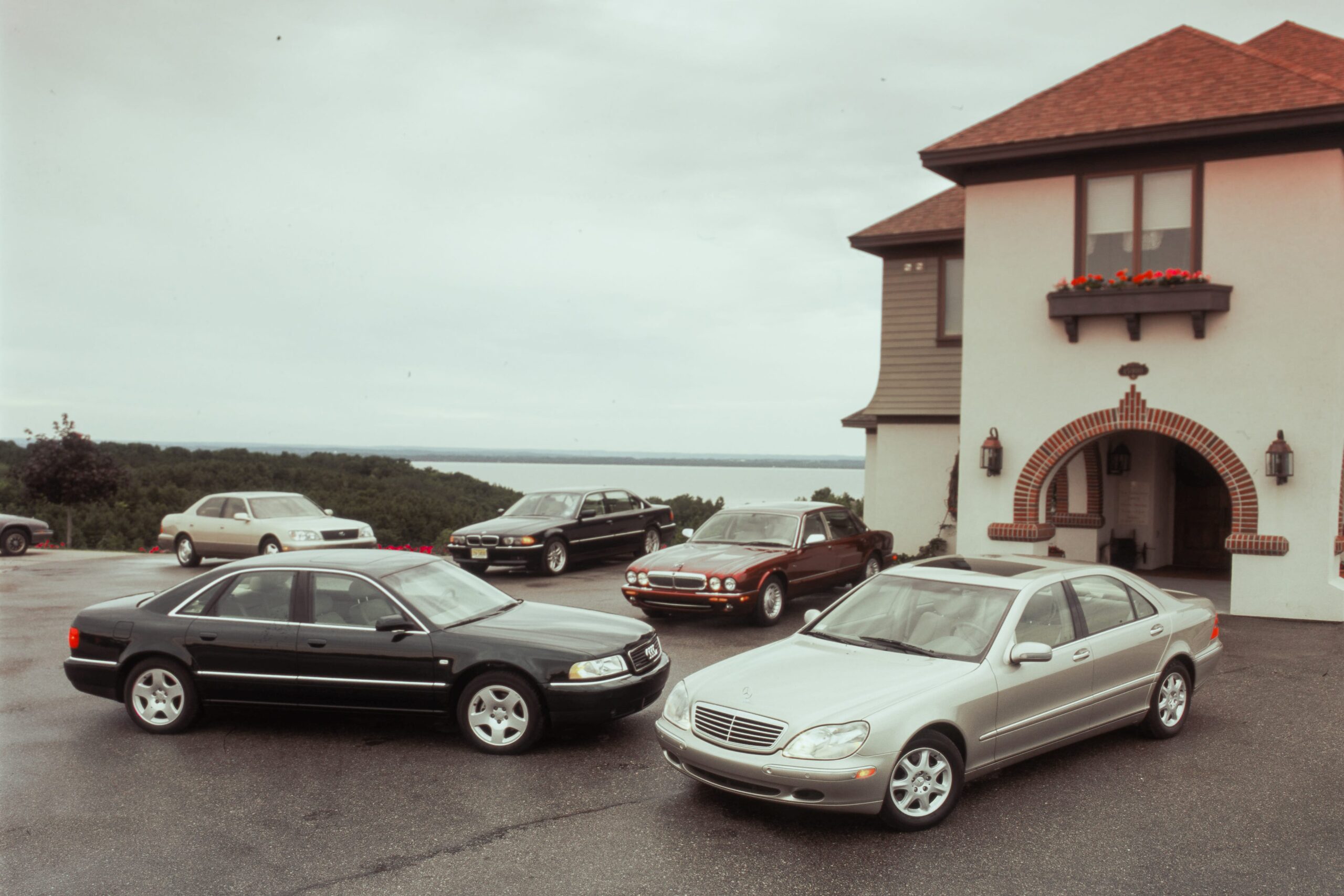 Penthouse Living at Ground Level: 2000 Large Luxury Sedan Comparison Test