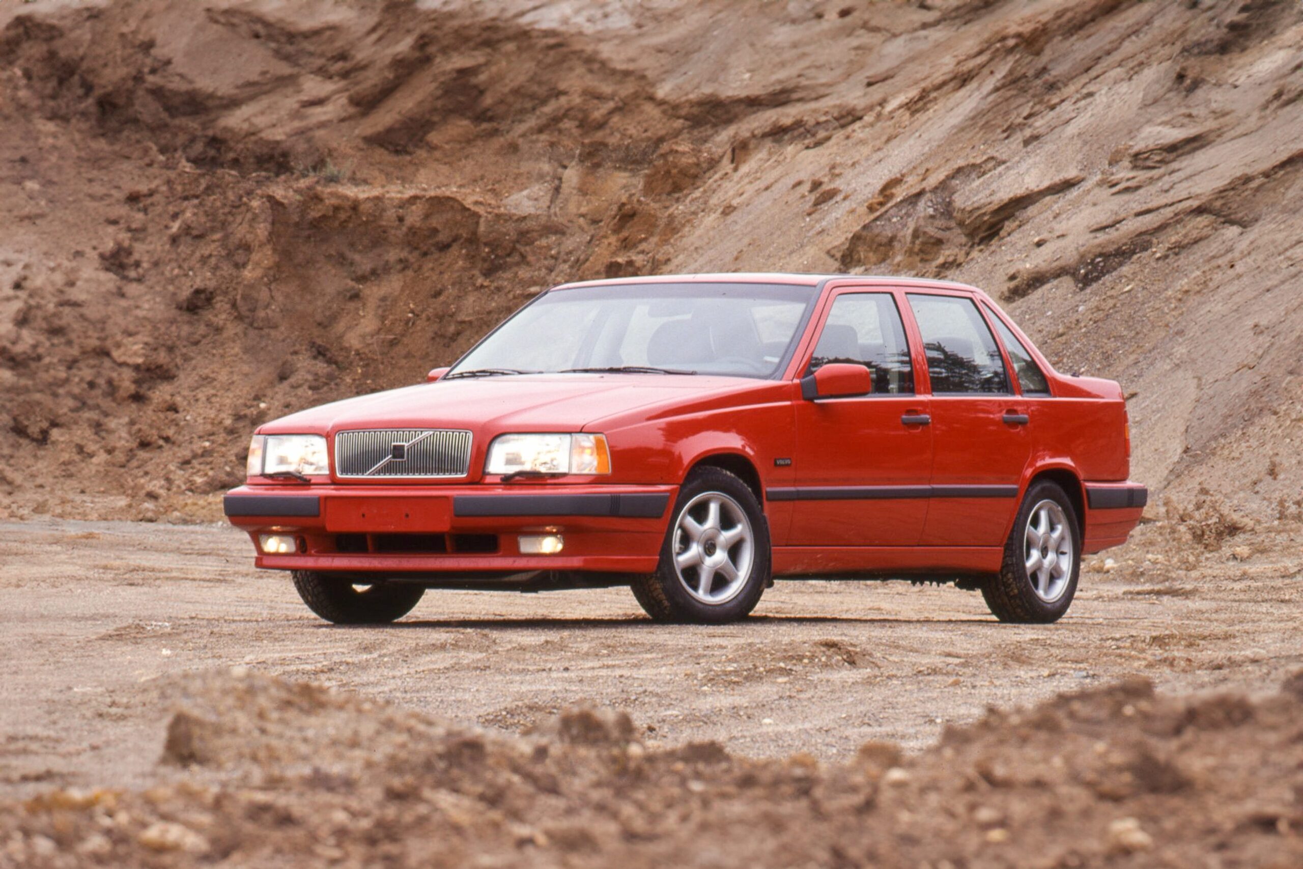View Photos of the 1993 Volvo 850GLT