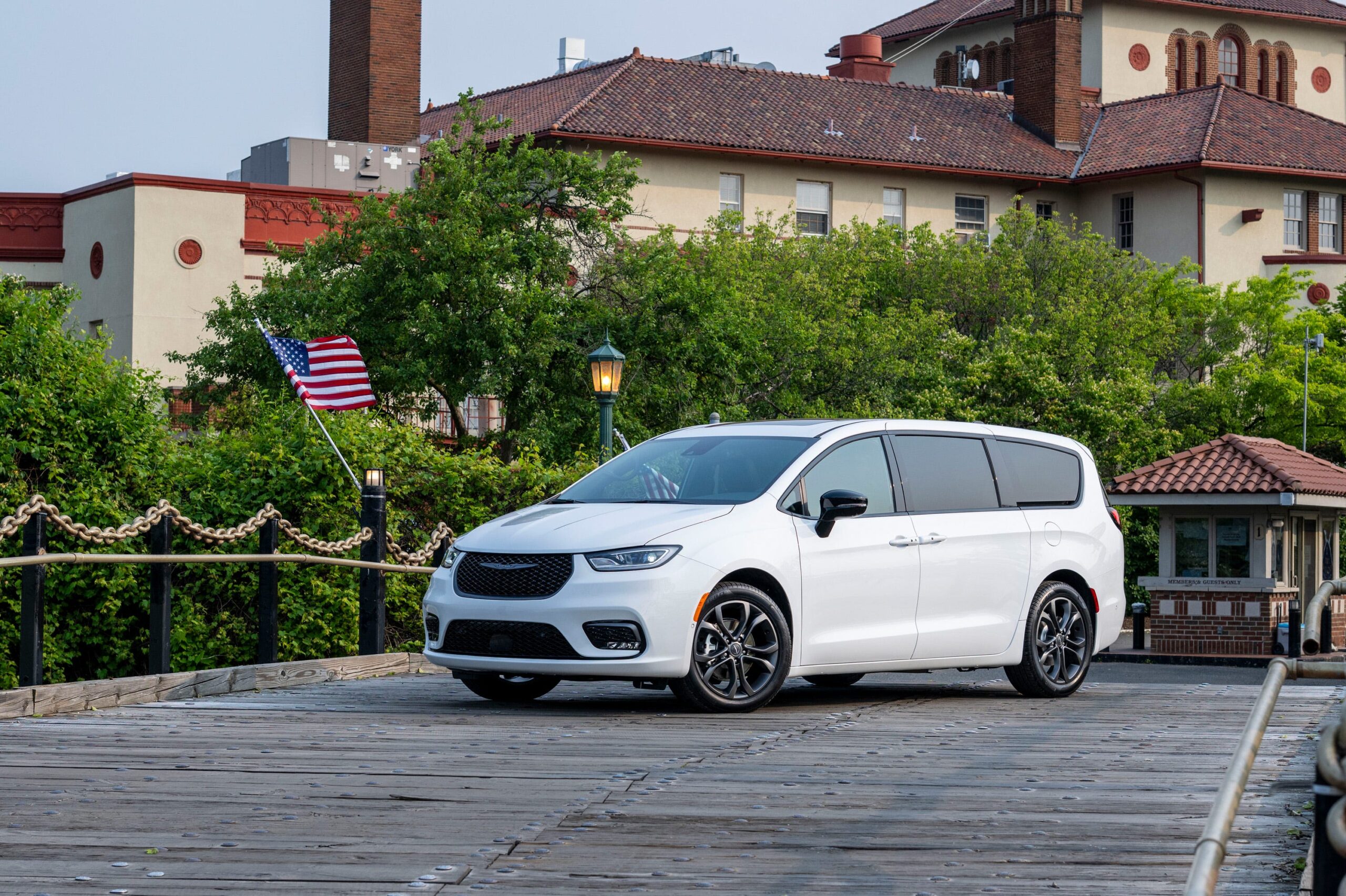 These Award-Winning Used Minivans Offer Family-Friendly Functionality