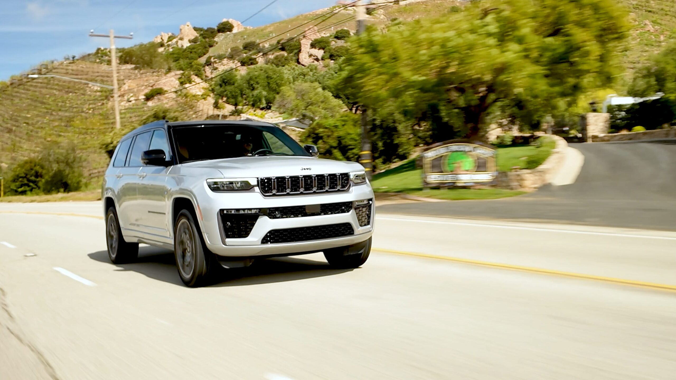 View Exterior Photos of the 2026 Jeep Grand Cherokee L