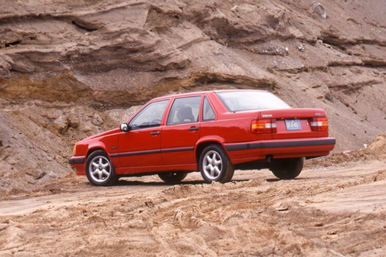 1993 Volvo 850GLT Test: An Upstanding Member of the Community