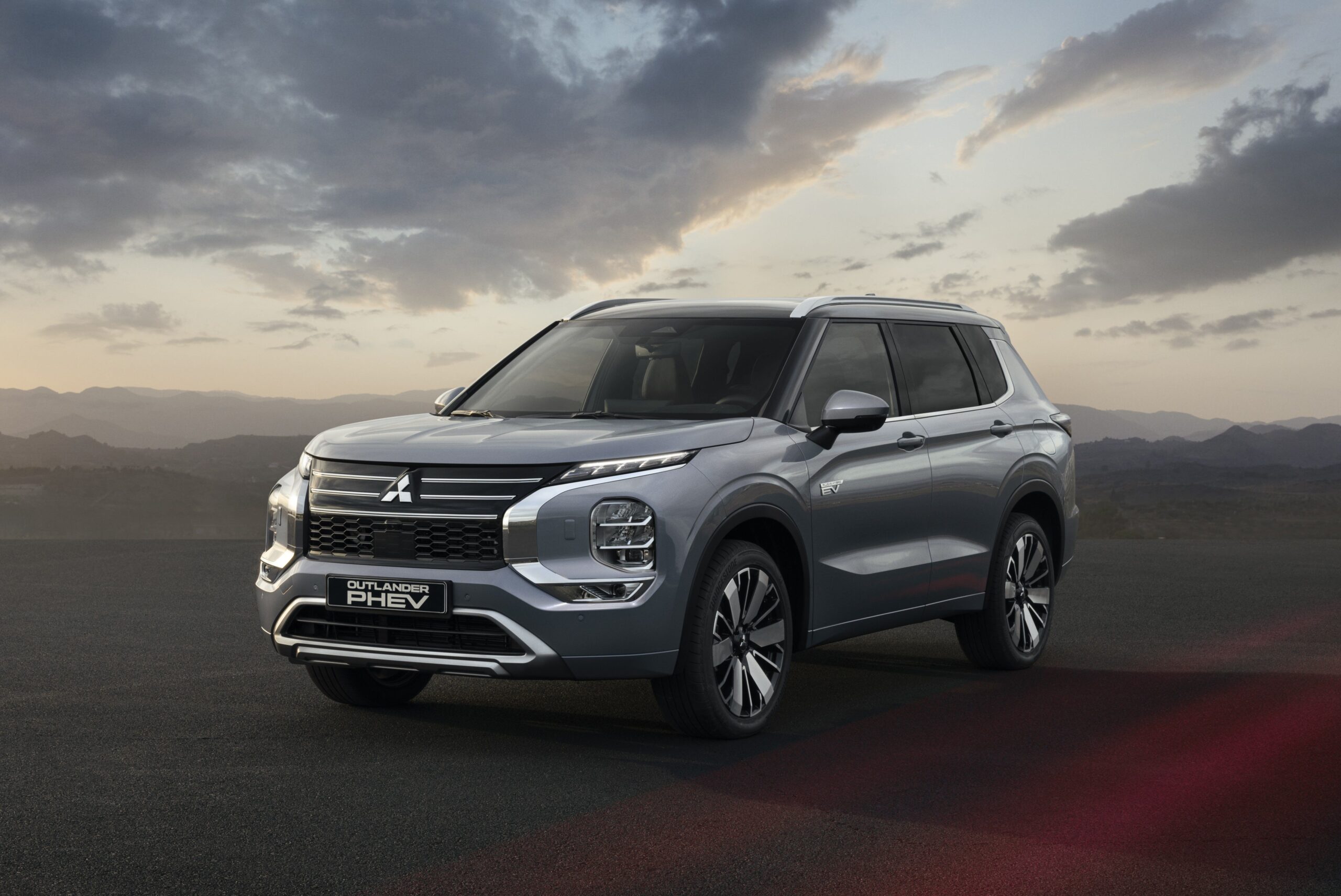 2027 Mitsubishi Outlander Hybrid