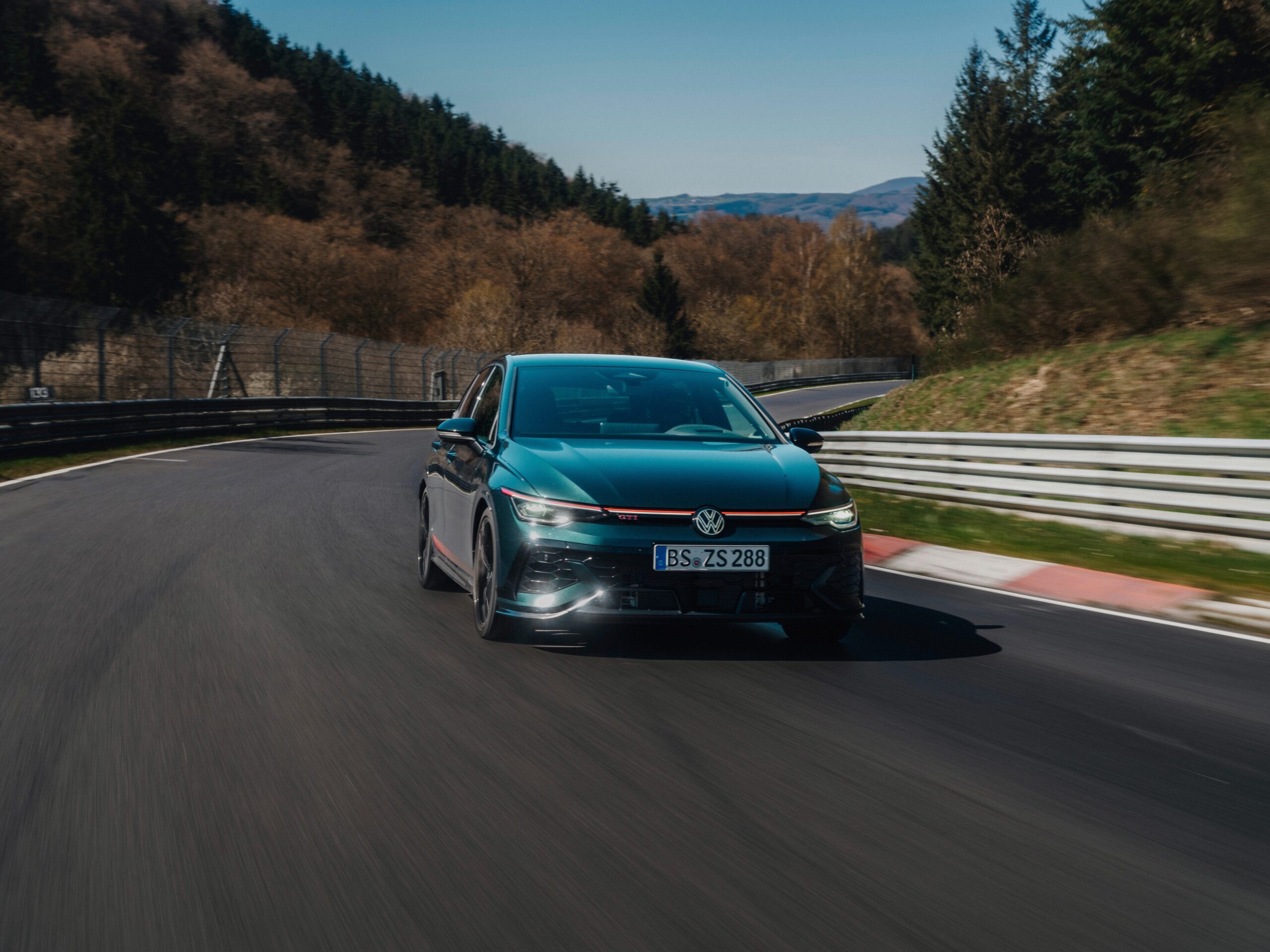 VW Golf GTI Steals the FWD ‘Ring Record from the Honda Civic Type R