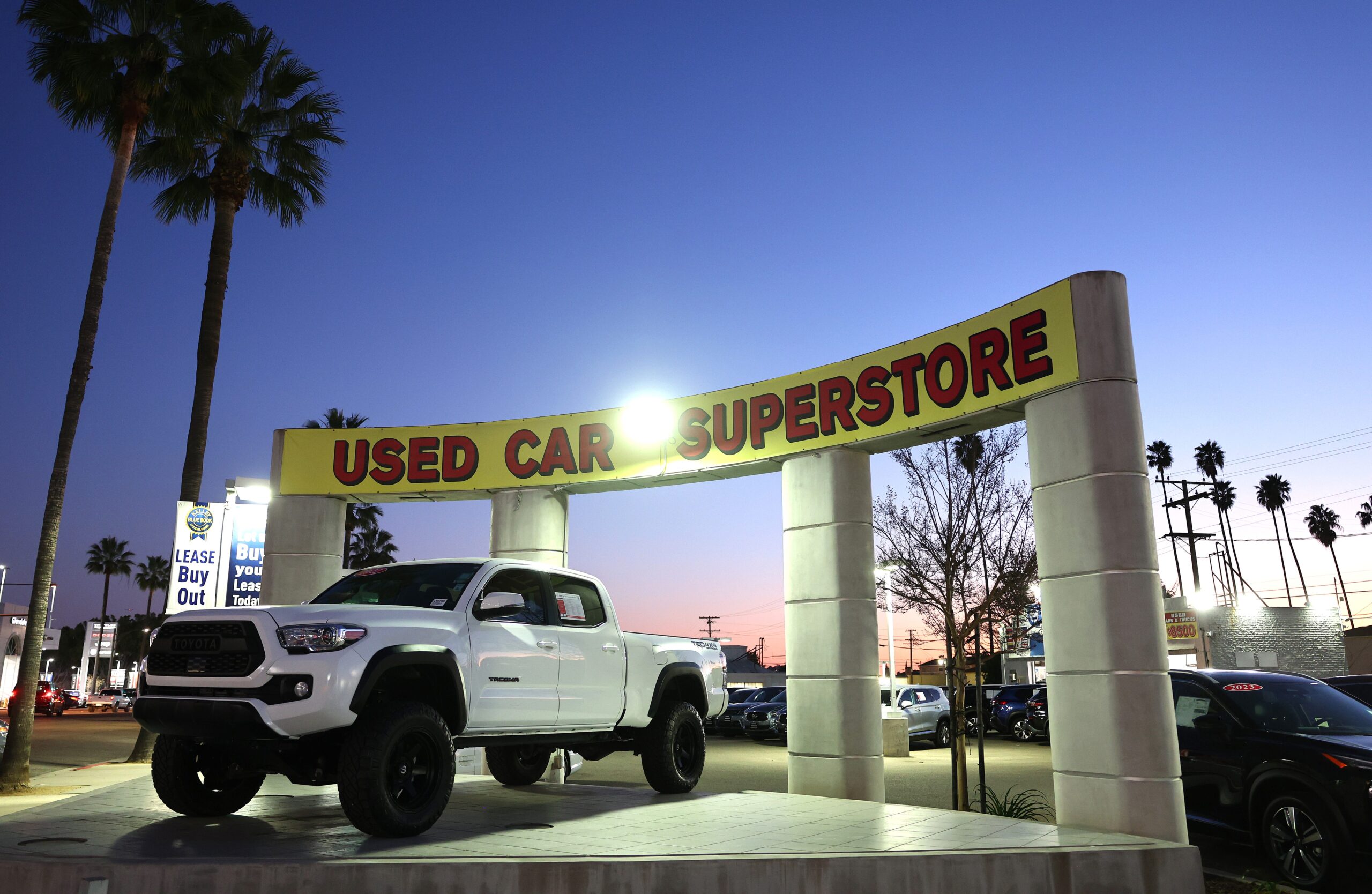 For a Car Loan, Should You Finance at the Dealer or at the Bank?