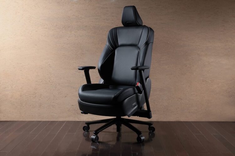Toyota Crown Office Chair Will Heat and Cool Your Buns for $3500