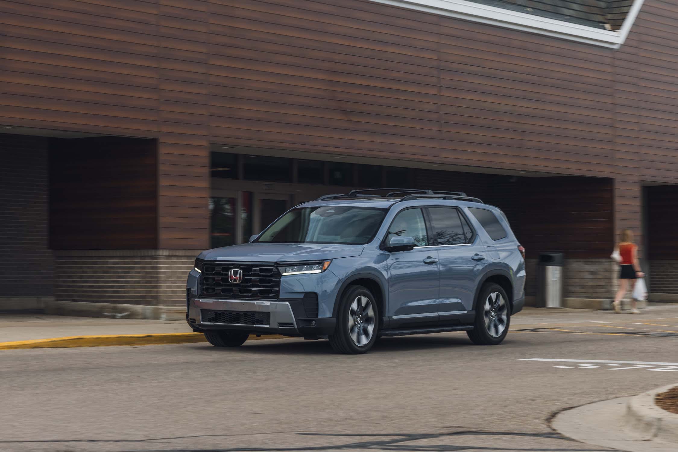 View Photos of the 2026 Honda Pilot Elite