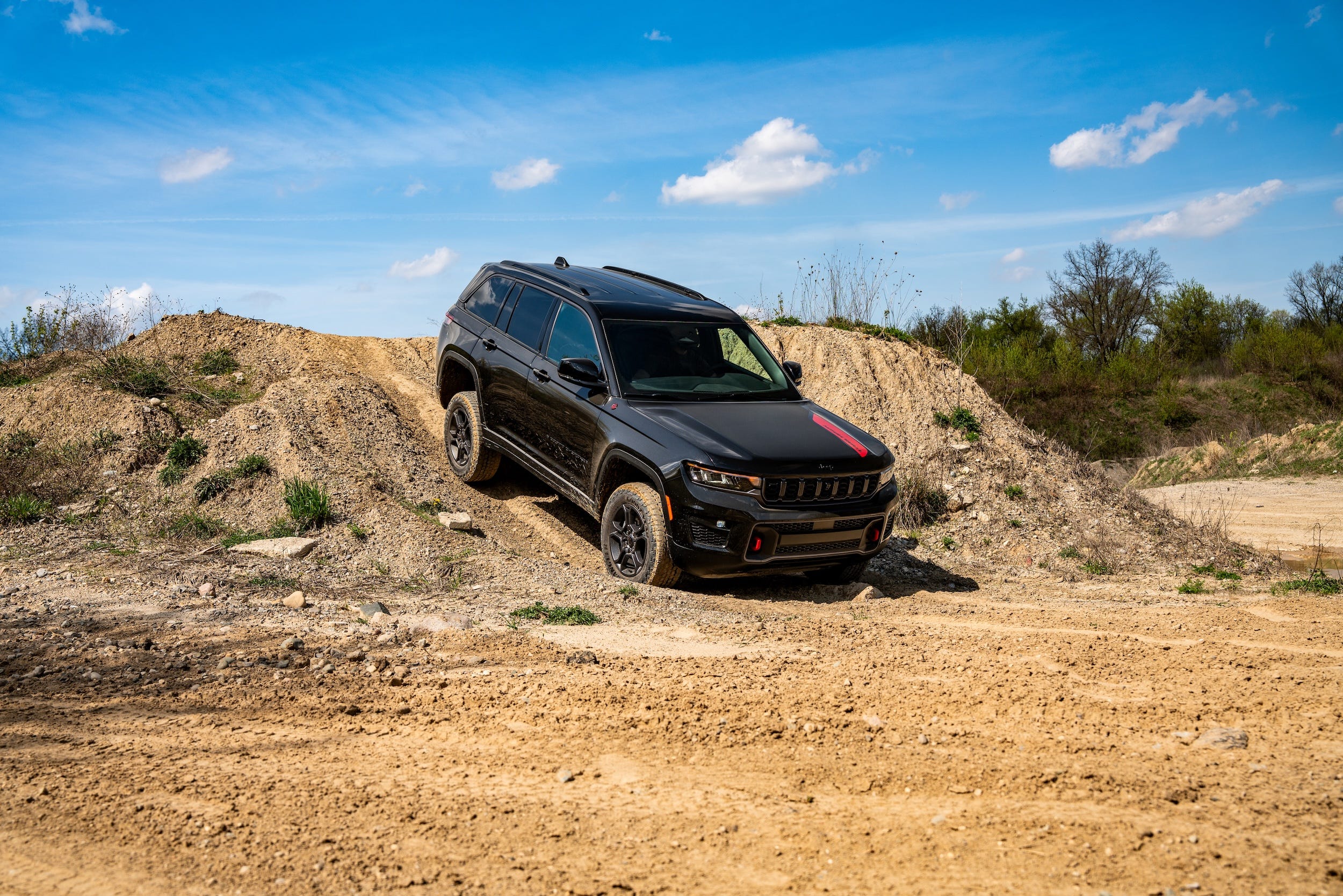 2027 Jeep Grand Cherokee Regains the Trailhawk and Overland Trims