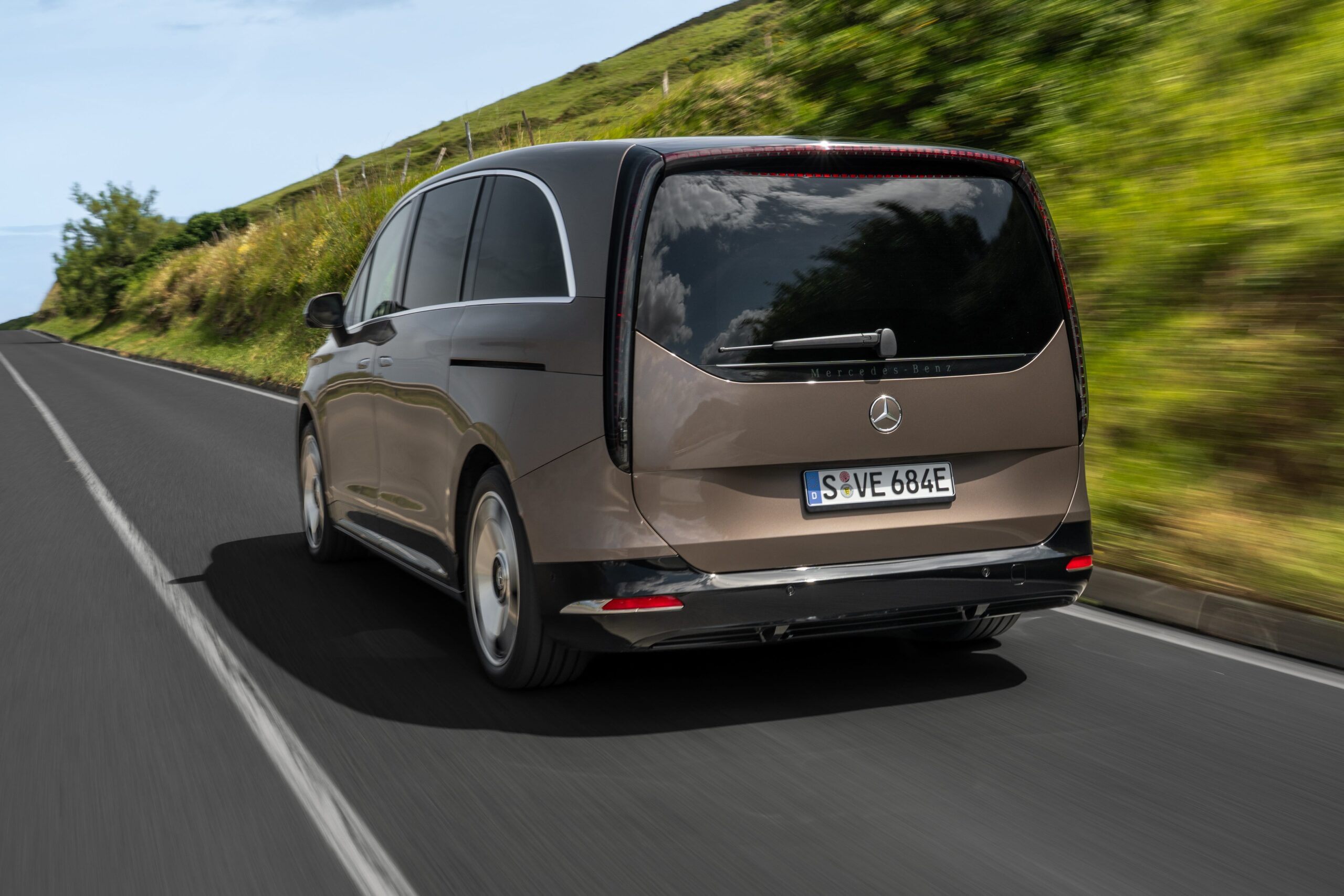 View Exterior Photos of the 2028 Mercedes-Benz VLE-Class EV
