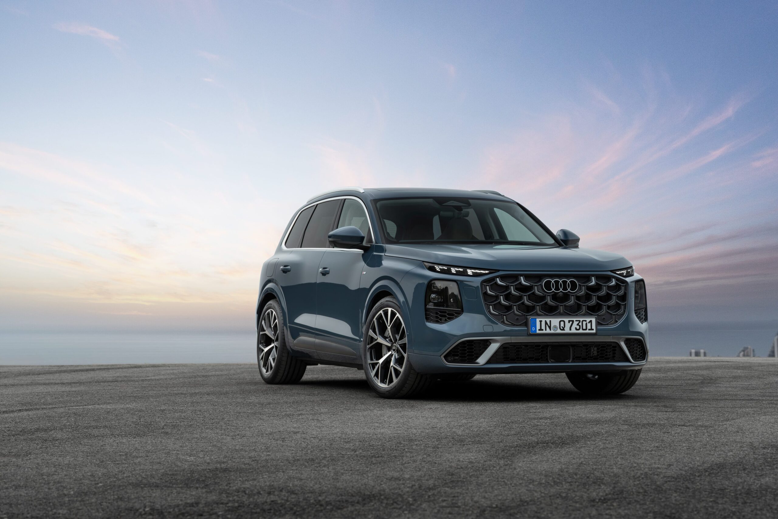 View Exterior Photos of the 2027 Audi Q7