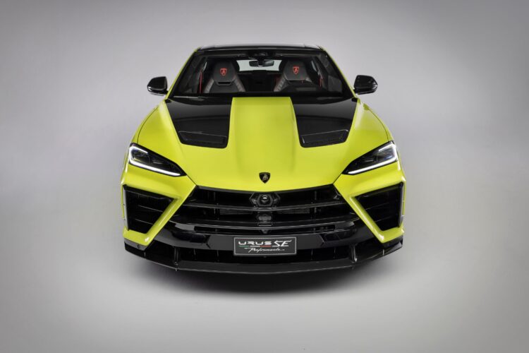 View Exterior Photos of the 2027 Lamborghini Urus SE Performante