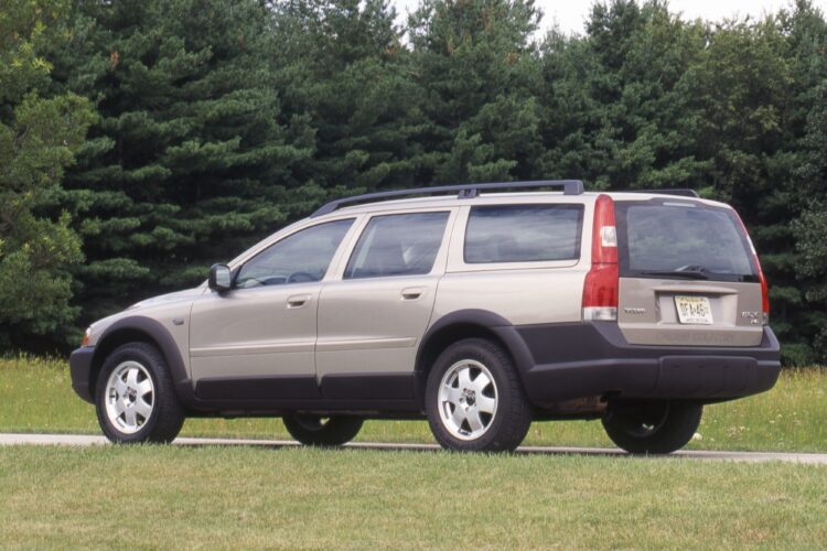 View Photos of the 2001 Volvo V70 Cross Country