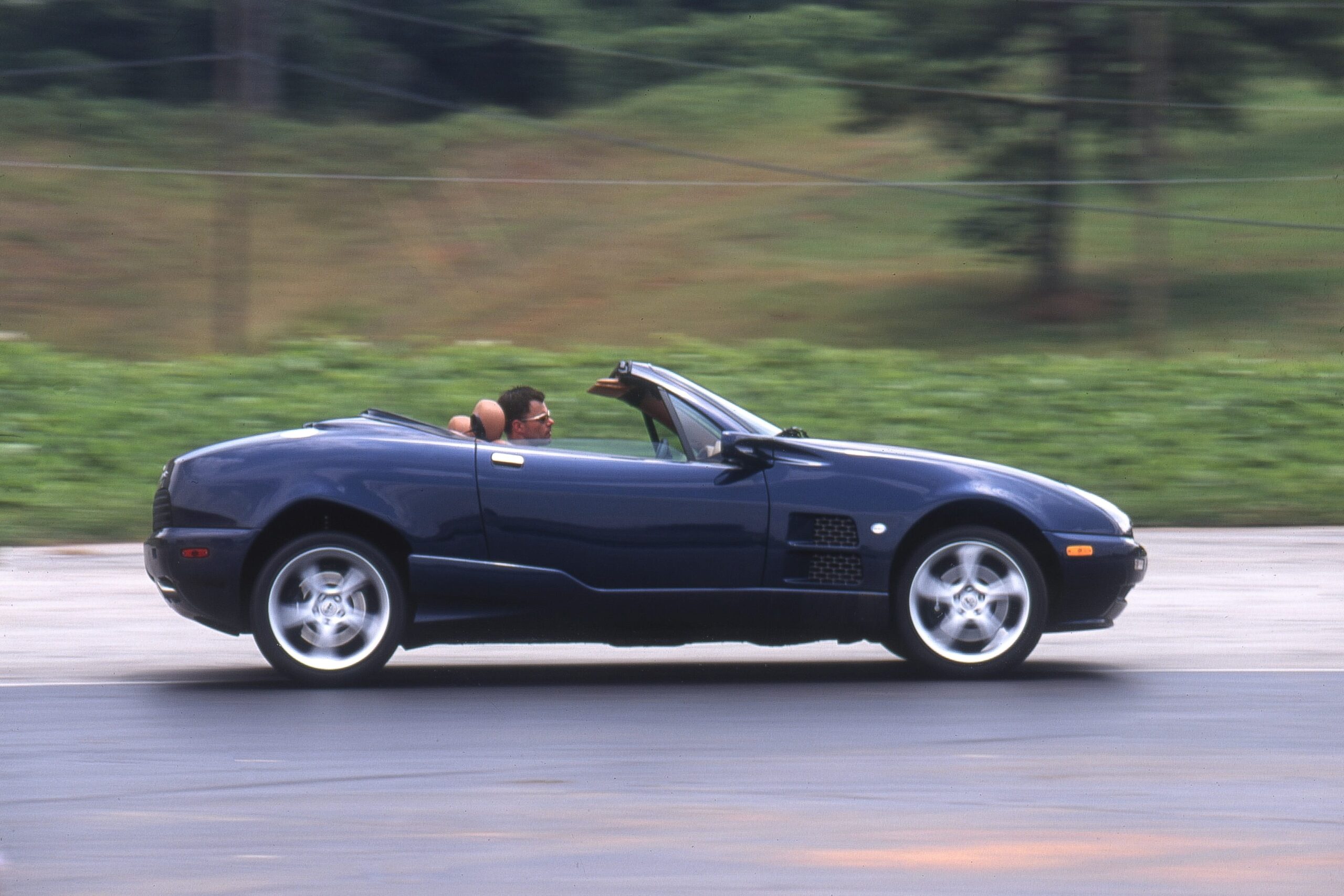 View Photos of the 2001 Qvale Mangusta
