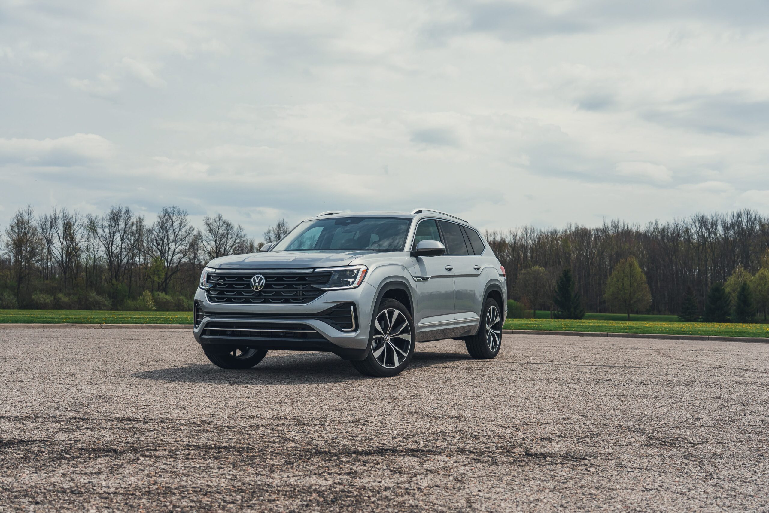 View Photos of the 2026 Volkswagen Atlas SEL Premium R-Line