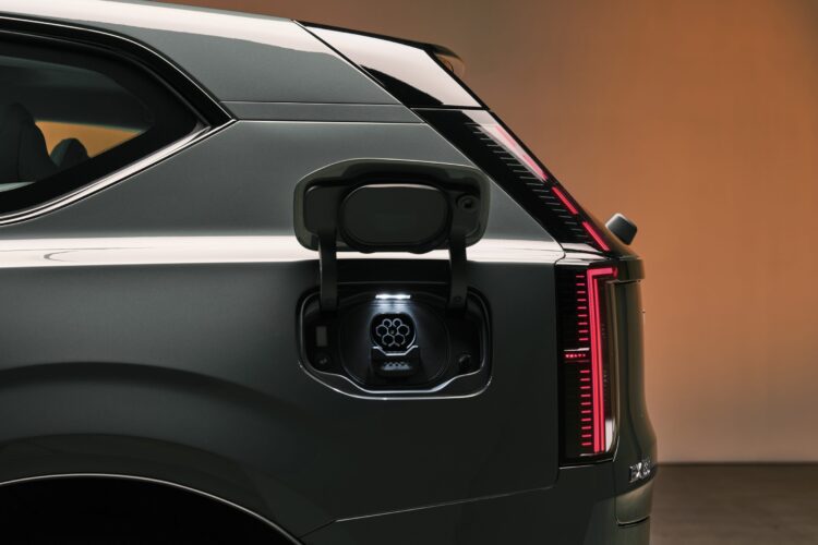 The Volvo EX40 Will Get Replaced by a Longer, Taller SUV in 2027