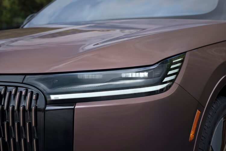 View Photos of the 2027 Lincoln Nautilus