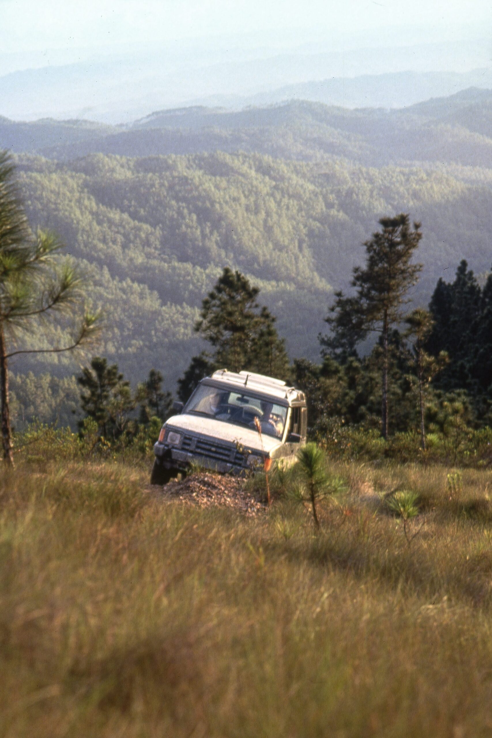 View Photos of the 1994 Land Rover Discovery
