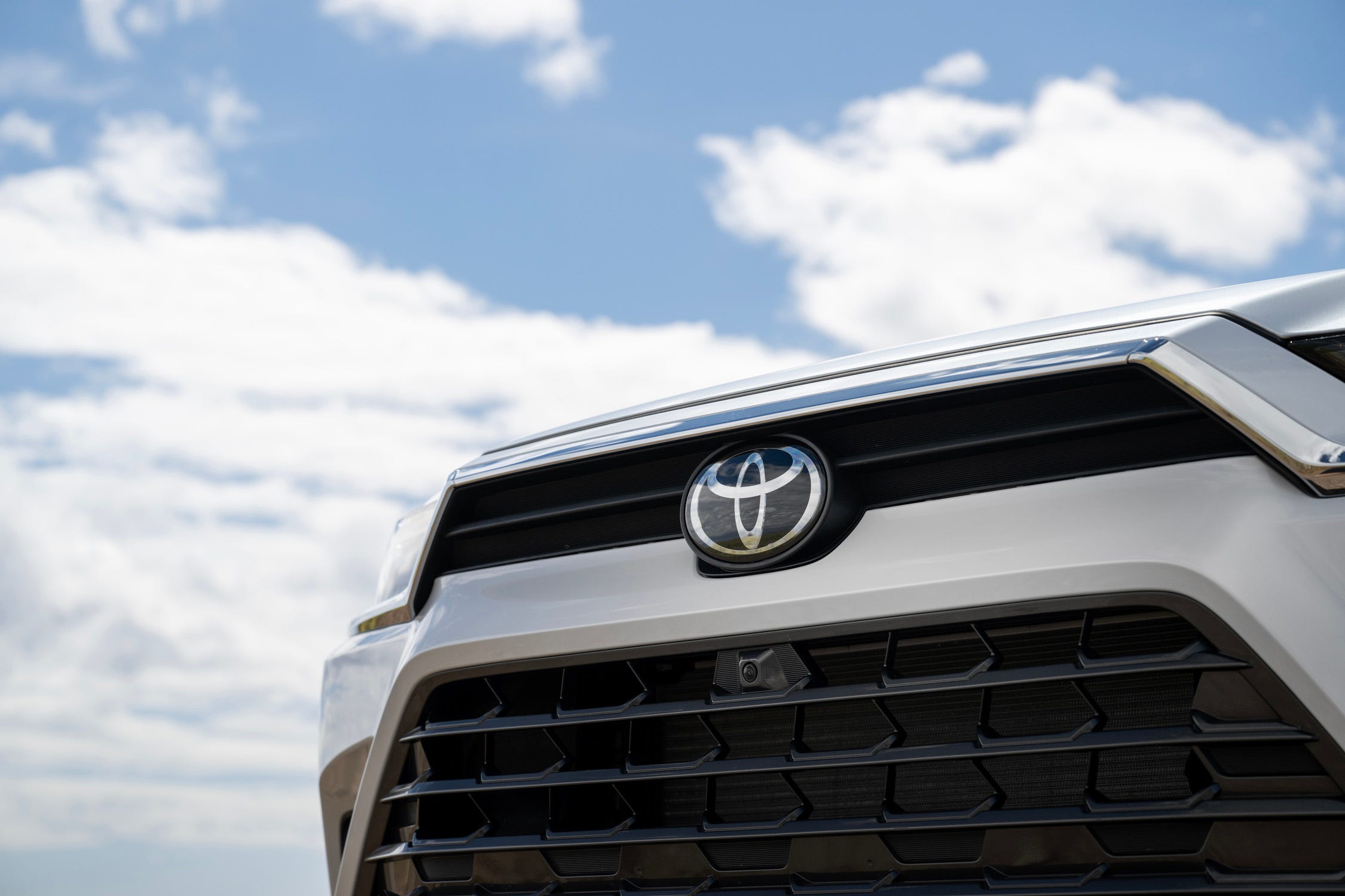 This Toyota Patent Turns Your Car into a Hands-Free Camera