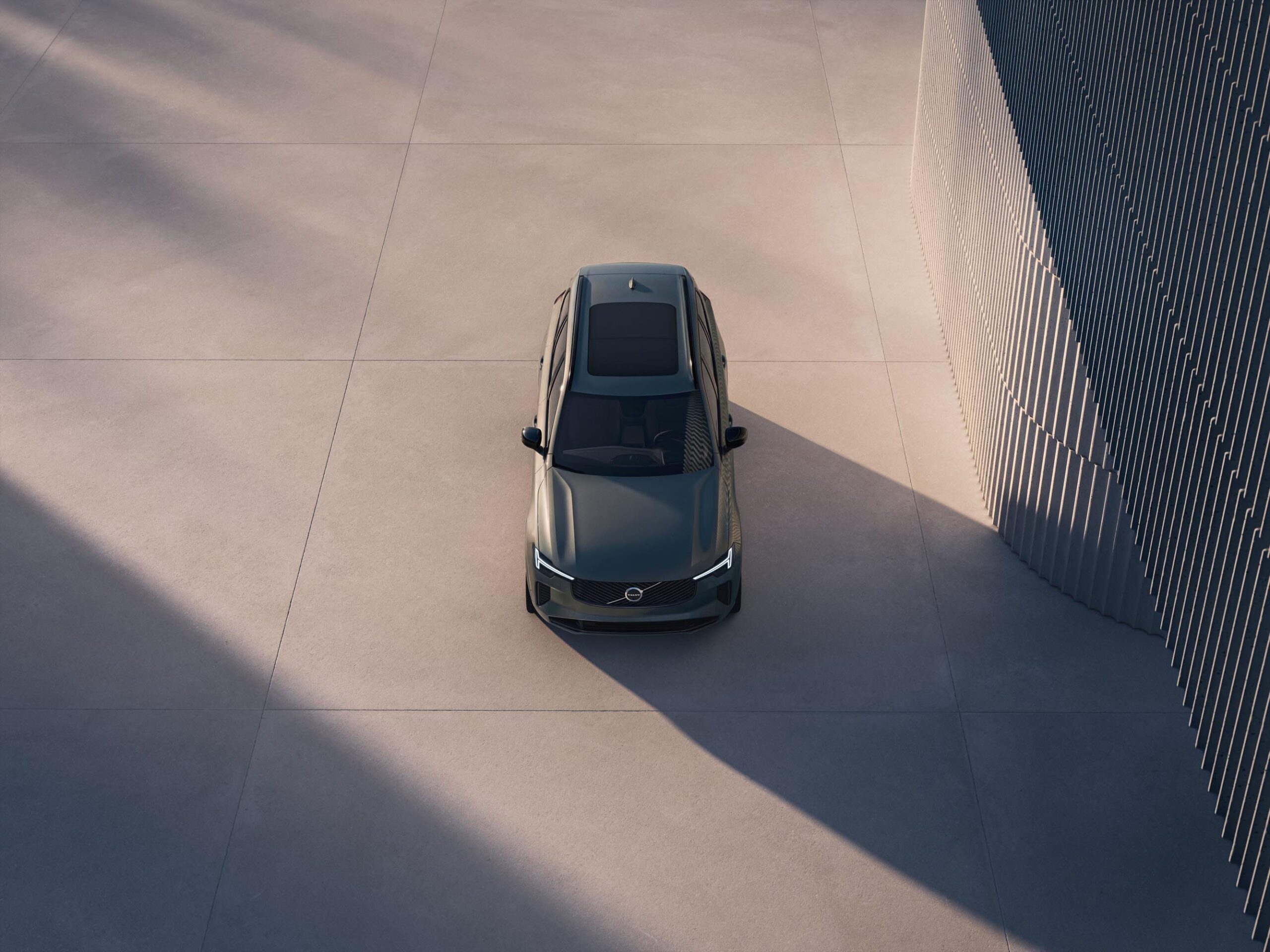 View Photos of the 2028 Volvo XC90 Hybrid
