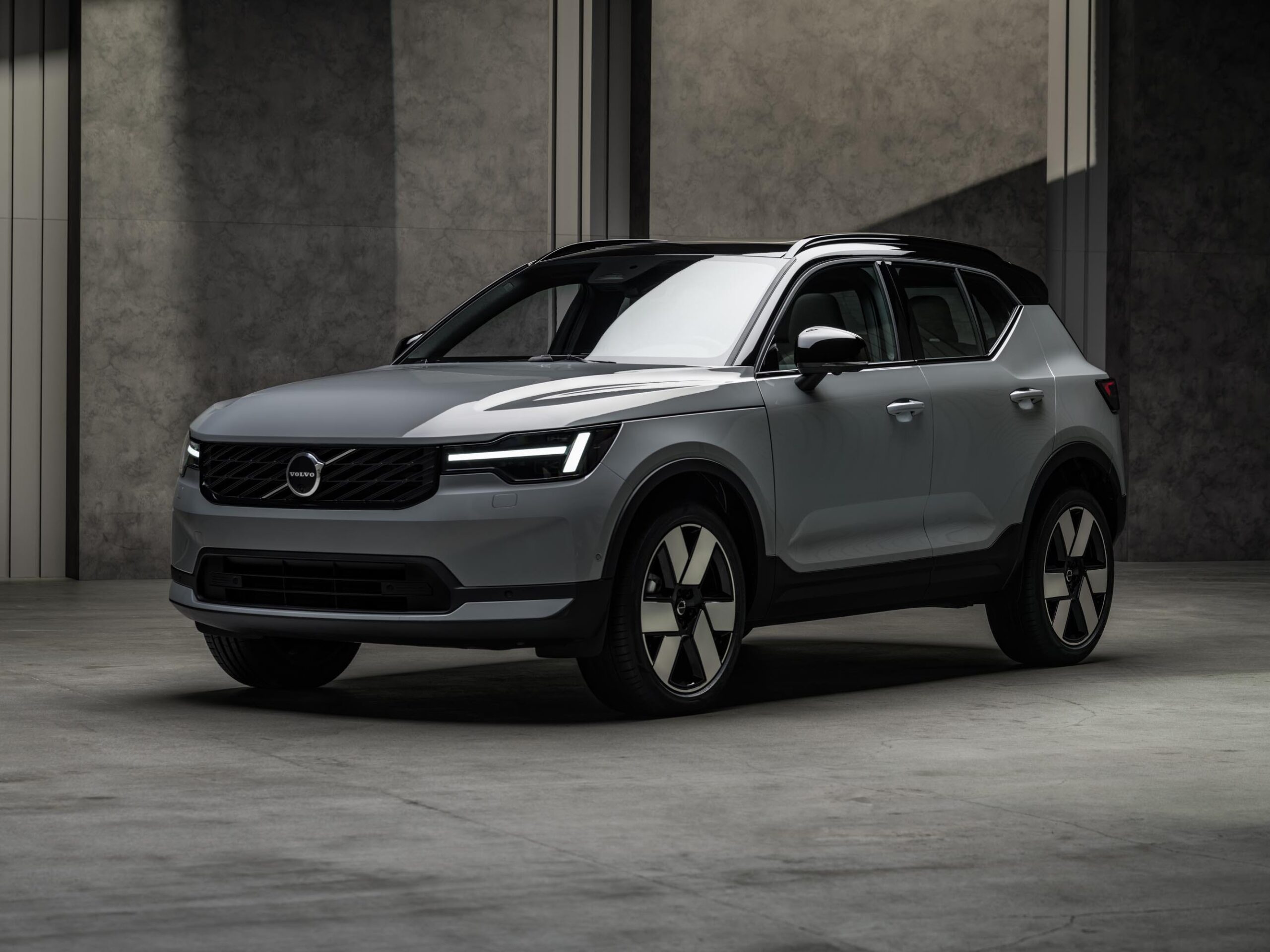 2028 Volvo XC40’s Newest Nip and Tuck Is an Exercise in Subtlety