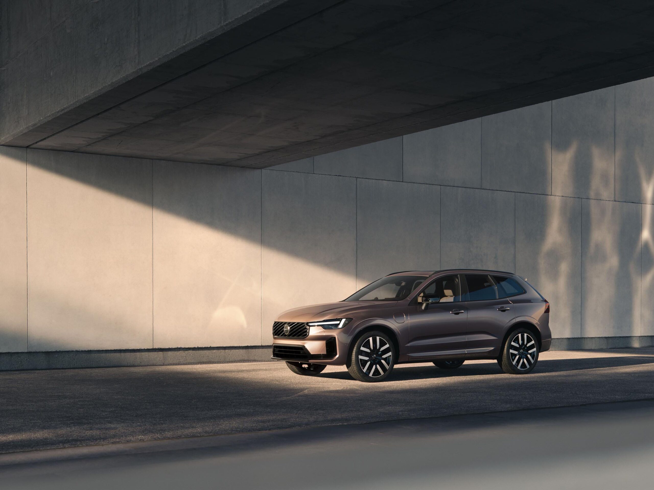 2028 Volvo XC60 Has a Prettier Face and a Lot More Electric-Only Range