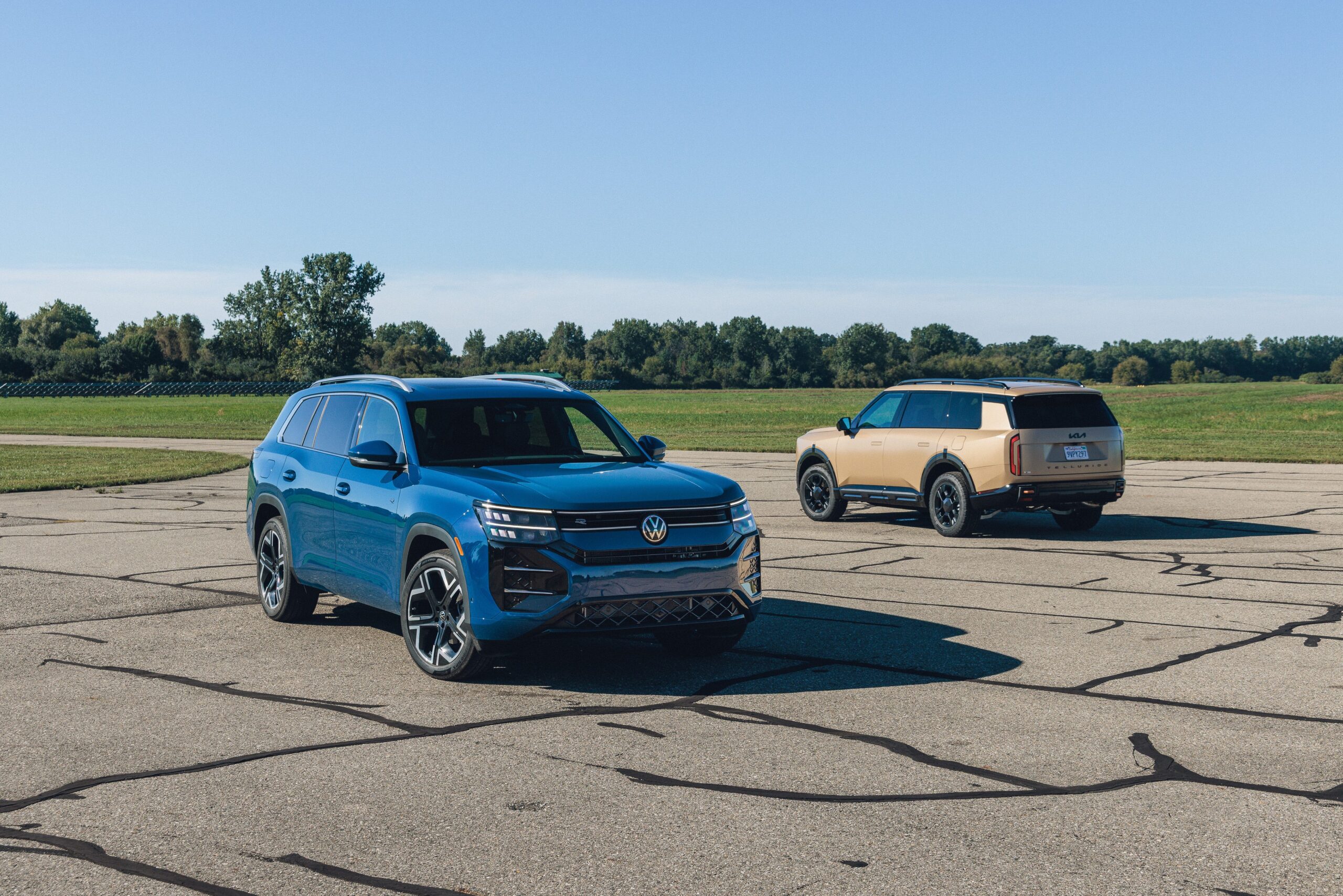2027 Kia Telluride X-Pro SX Prestige AWD vs. Volkswagen Atlas SEL Premium R-Line 4Motion Comparison Test